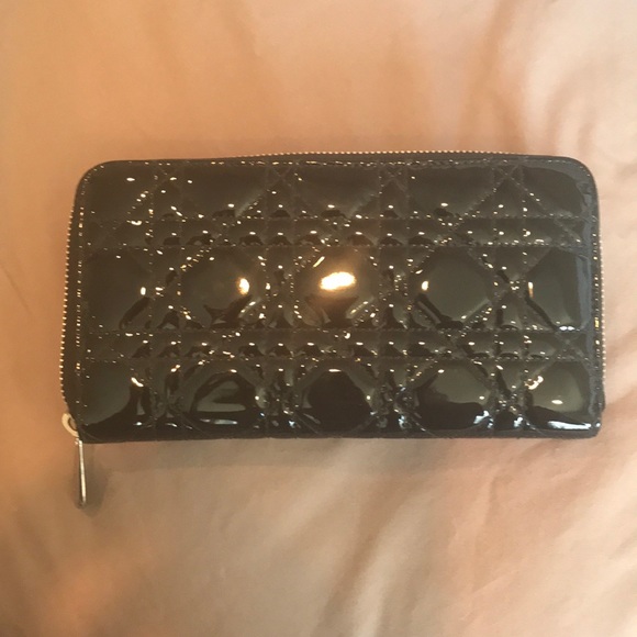Christian Dior black patent leather quilted wallet - Picture 2 of 3